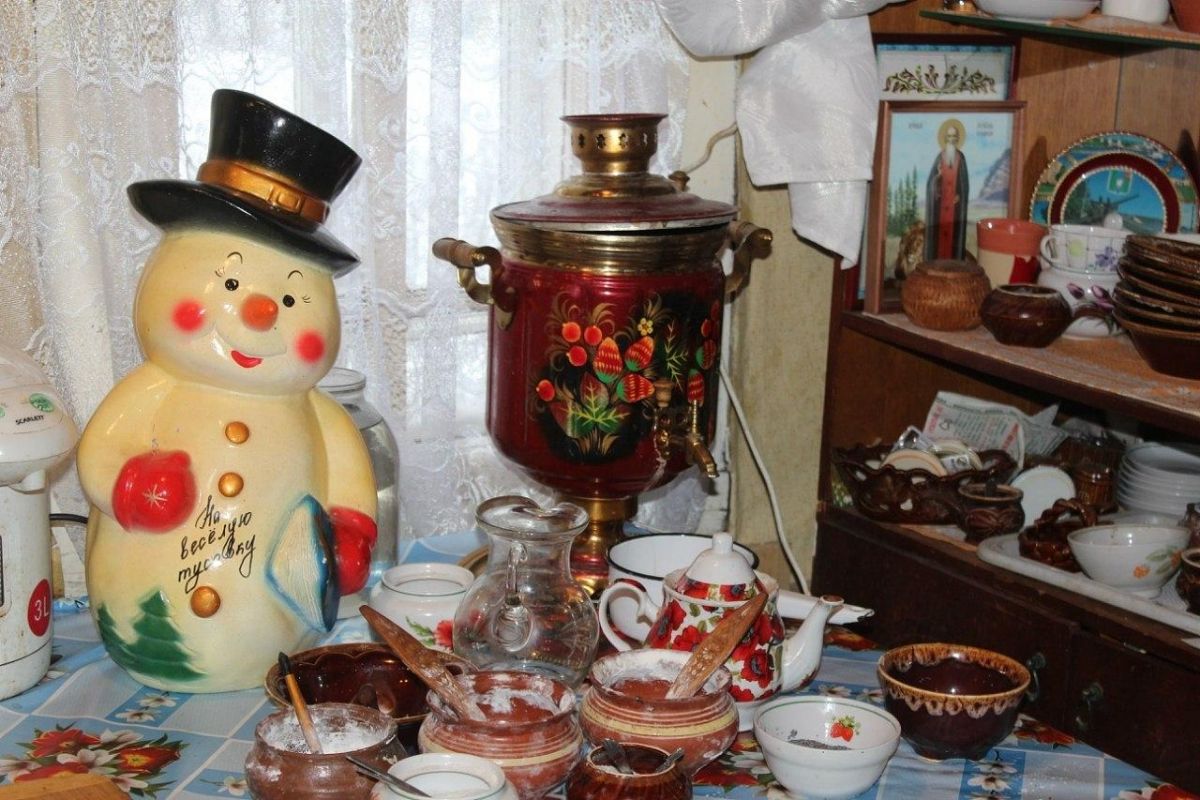 ПОДВОРЬЕ НА ПОЧИНКЕ: ЗИМНЯЯ СКАЗКА У РУССКОЙ ПЕЧКИ