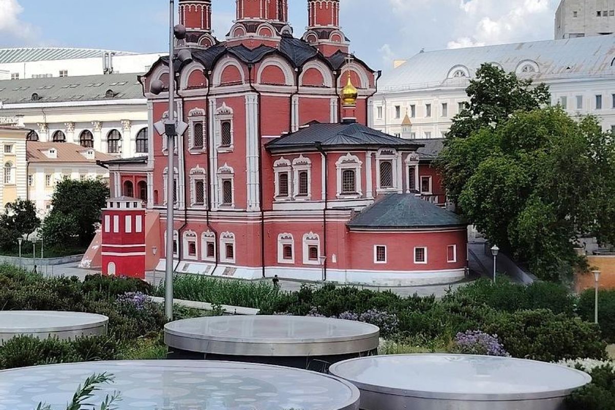 МОСКВА: ПУТЕШЕСТВИЕ НА ОСТРОВ МЕЧТЫ