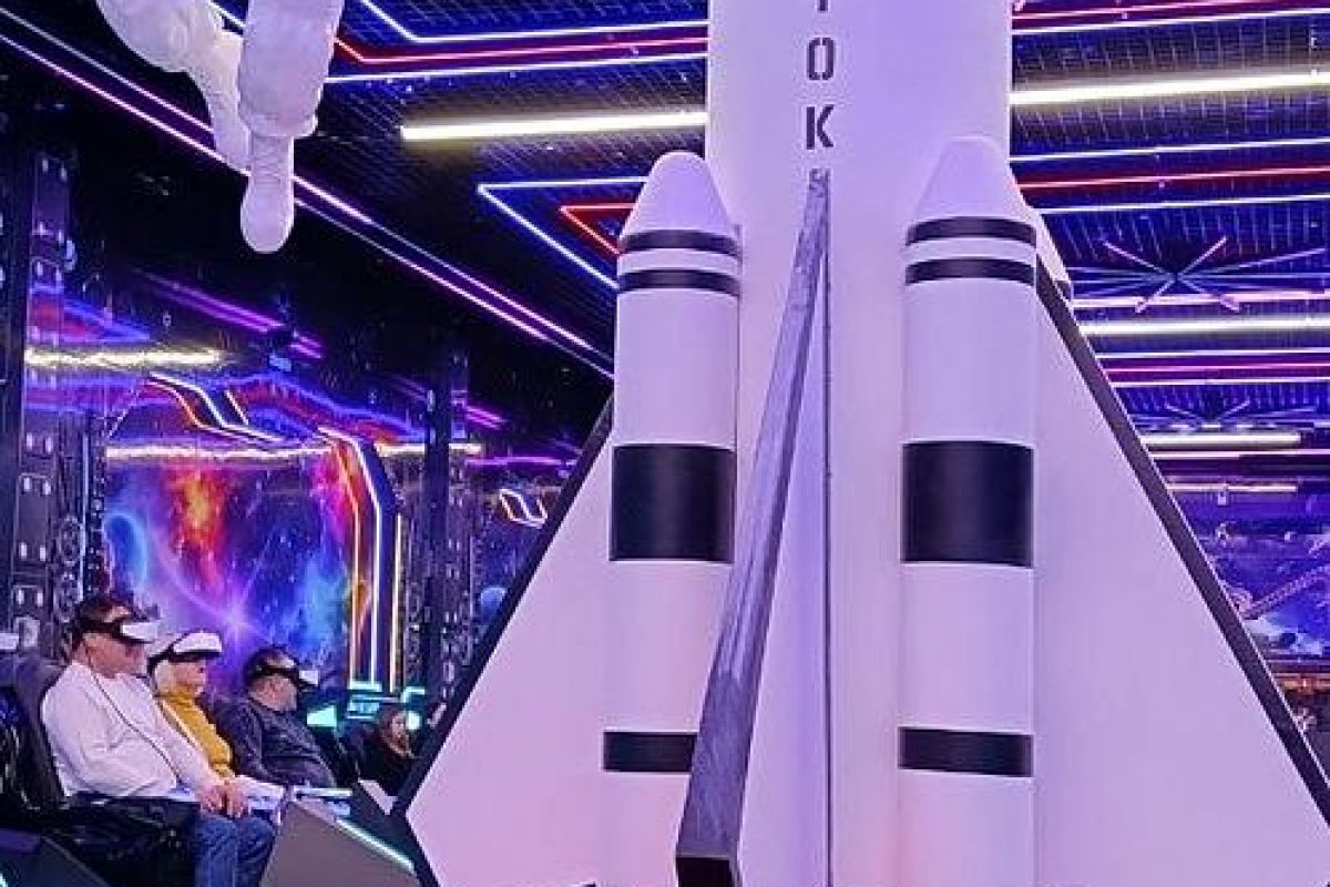 КОСМИЧЕСКОЕ ПРИКЛЮЧЕНИЕ НА ФАБРИКУ "АТАГ"